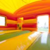 Chateau gonflable orange-jaune-vert