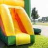 Chateau gonflable pour enfant, couleur orange - vert - jaune, avec toboggan