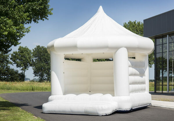 Chateau gonflable blanc