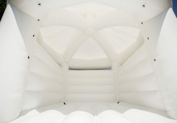 Chateau gonflable blanc