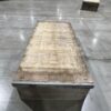 Table basse d'extérieur en bois brut en location