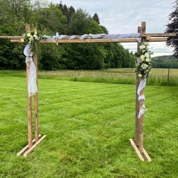 Arche en bois avec drapé