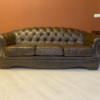 Canapé brun Chesterfield trois places